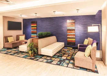 La Quinta Inn & Suites by Wyndham Duluth hotel thumbnail 3