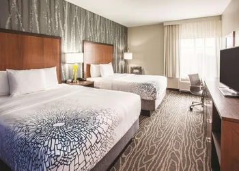 La Quinta Inn & Suites by Wyndham Duluth hotel thumbnail 4