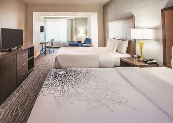 La Quinta Inn & Suites by Wyndham Duluth hotel thumbnail 7