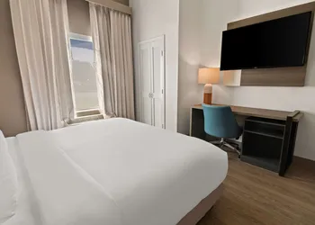Comfort Suites Granbury hotel thumbnail 8