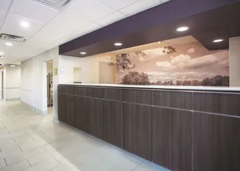 La Quinta Inn & Suites by Wyndham Jackson Airport/Pearl hotel thumbnail 3