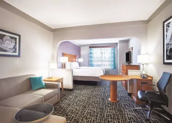 La Quinta Inn & Suites by Wyndham Jackson Airport/Pearl hotel thumbnail 8