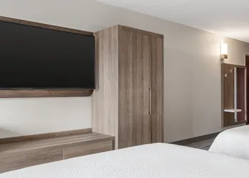 Holiday Inn Express & Suites East Greenbush (Albany-Skyline) by IHG hotel thumbnail 8