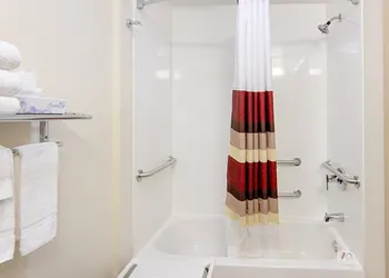 Red Roof Inn Locust Grove hotel thumbnail 8