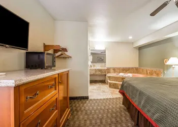 Rodeway Inn Delano hotel thumbnail 7