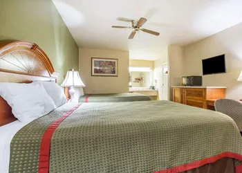 Rodeway Inn Delano hotel thumbnail 8