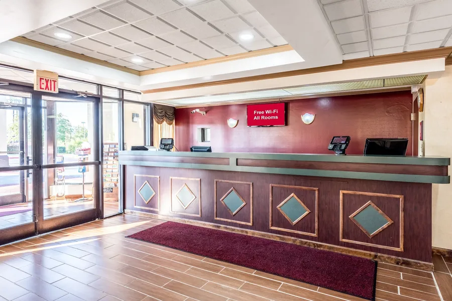 Red Roof Inn & Suites Clinton, TN hotel detail image 2