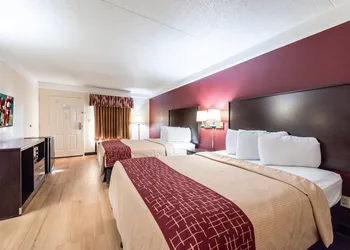 Red Roof Inn & Suites Clinton, TN hotel thumbnail 4