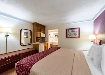 Red Roof Inn & Suites Clinton, TN hotel thumbnail 8