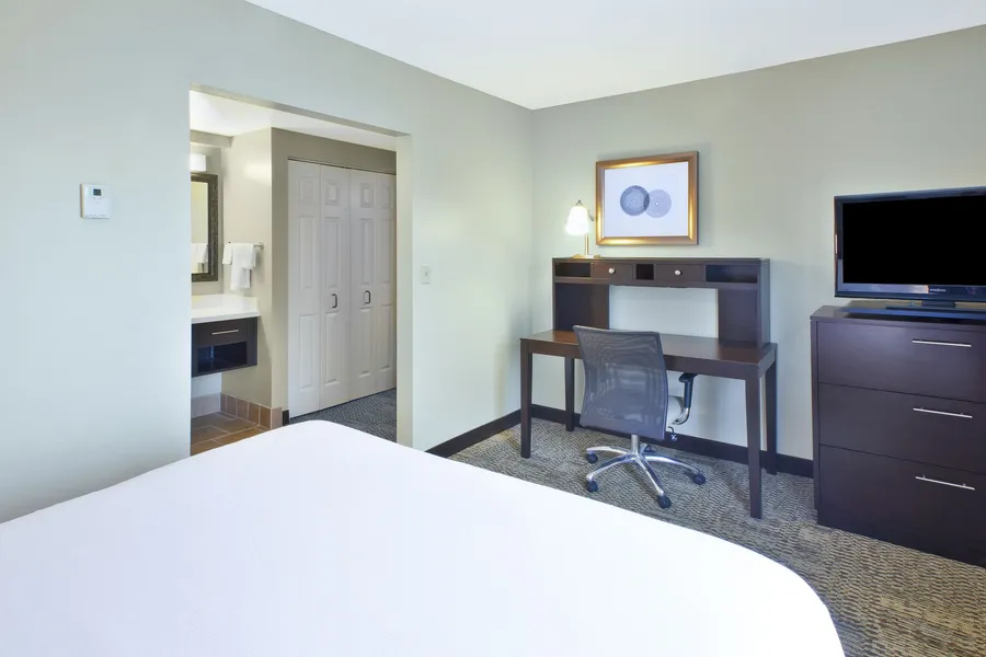 Staybridge Suites Cleveland Mayfield Heights Beachwood by IHG hotel detail image 6