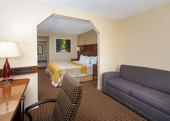 Days Inn by Wyndham Thomaston hotel thumbnail 3