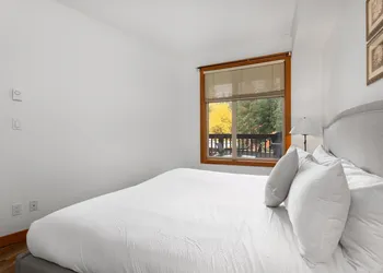 Lost Lake Lodge by Whistler Premier hotel thumbnail 8