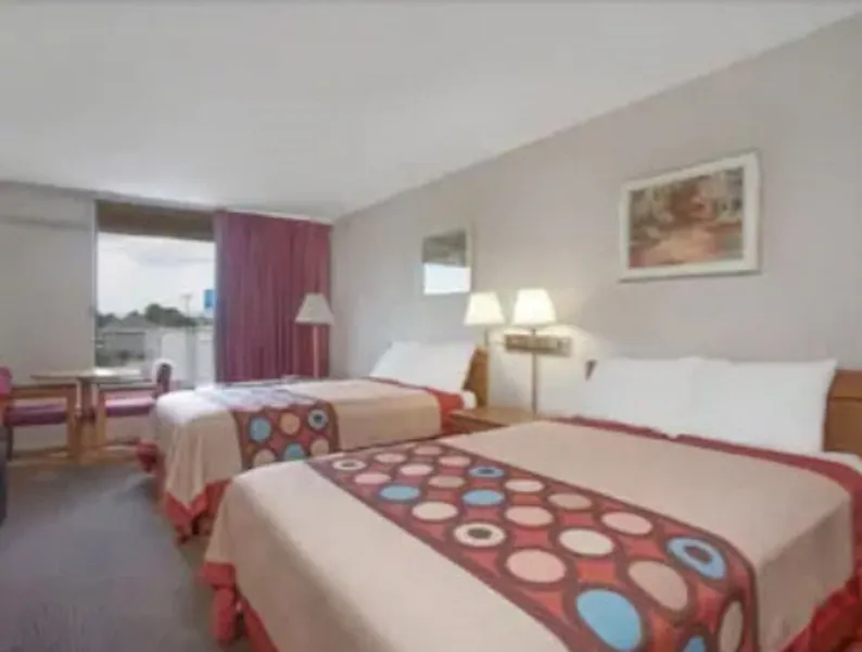 Super 8 by Wyndham Carlisle North hotel detail image 6