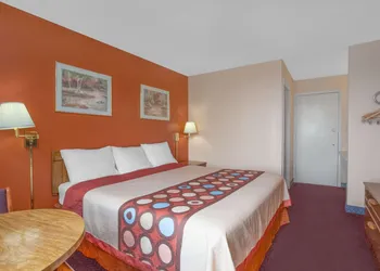 Super 8 by Wyndham Carlisle North hotel thumbnail 7