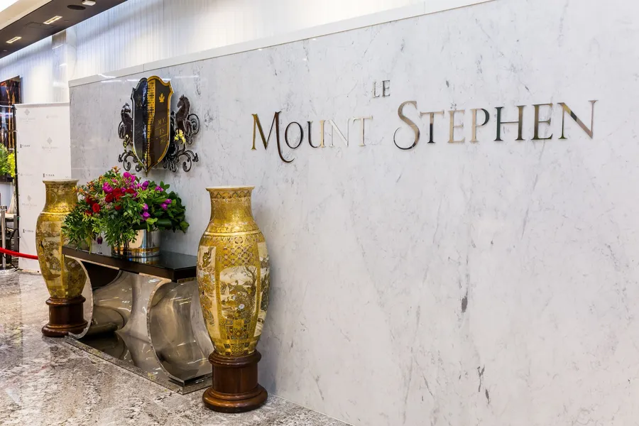 Le Mount Stephen hotel detail image 2