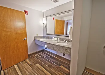 Holiday Inn Manahawkin/Long Beach Island by IHG hotel thumbnail 3