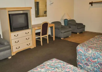 California Suites Motel hotel thumbnail 2