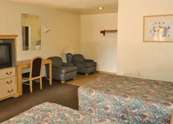 California Suites Motel hotel thumbnail 4