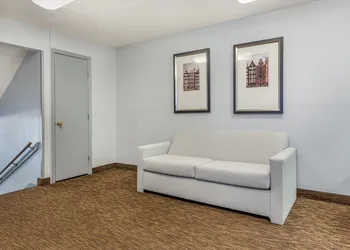 HomeTowne Studios & Suites by Red Roof Greensboro hotel thumbnail 6