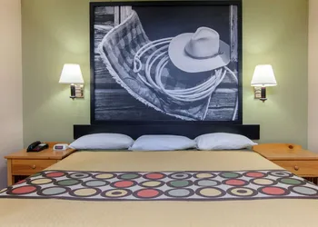 Super 8 by Wyndham Sherman hotel thumbnail 4