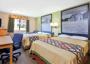 Super 8 by Wyndham Sherman hotel thumbnail 7