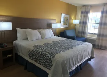 Days Inn by Wyndham Batesville hotel thumbnail 7