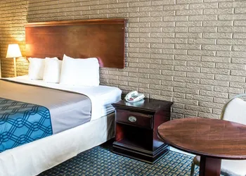 Rodeway Inn & Suites Wilmington North hotel thumbnail 6
