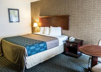 Rodeway Inn & Suites Wilmington North hotel thumbnail 7