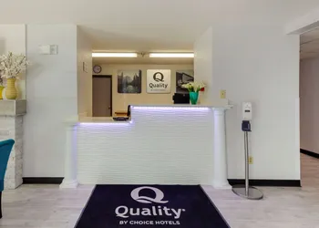 Quality Inn Lee - Lenox South hotel thumbnail 2