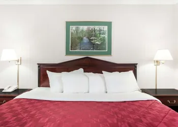 Baymont by Wyndham Queensbury / Lake George hotel thumbnail 8