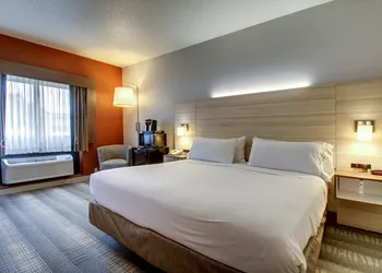 Holiday Inn Express Milwaukee North Brown Deer/Mequon by IHG hotel thumbnail 3