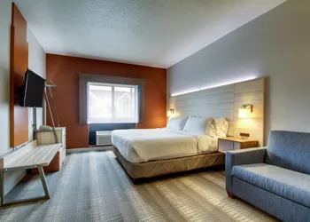 Holiday Inn Express Milwaukee North Brown Deer/Mequon by IHG hotel thumbnail 4