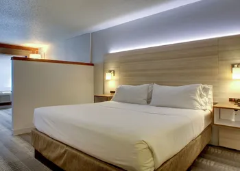 Holiday Inn Express Milwaukee North Brown Deer/Mequon by IHG hotel thumbnail 6