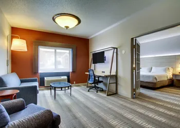 Holiday Inn Express Milwaukee North Brown Deer/Mequon by IHG hotel thumbnail 8