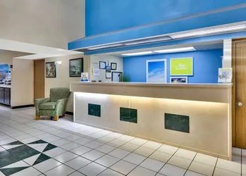 Days Inn & Suites by Wyndham Bentonville hotel thumbnail 2