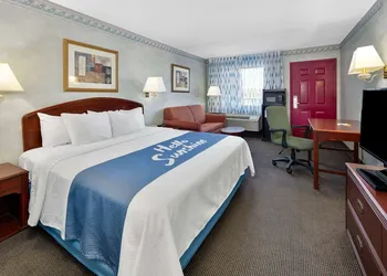 Days Inn & Suites by Wyndham Bentonville hotel thumbnail 5