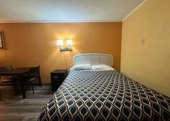 Loyalty Inn Rockingham hotel thumbnail 2