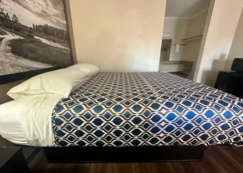 Loyalty Inn Rockingham hotel thumbnail 4
