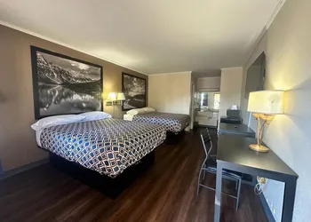 Loyalty Inn Rockingham hotel thumbnail 5