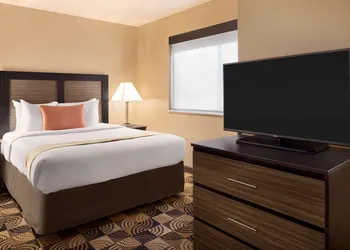 Hawthorn Extended Stay by Wyndham Milwaukee Airport hotel thumbnail 3