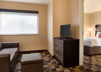 Hawthorn Extended Stay by Wyndham Milwaukee Airport hotel thumbnail 8