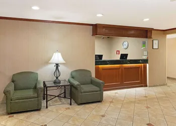 La Quinta Inn & Suites by Wyndham Stevens Point hotel thumbnail 3