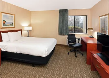 La Quinta Inn & Suites by Wyndham Stevens Point hotel thumbnail 4