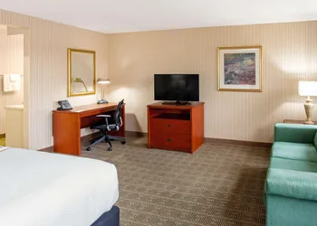 La Quinta Inn & Suites by Wyndham Stevens Point hotel thumbnail 8