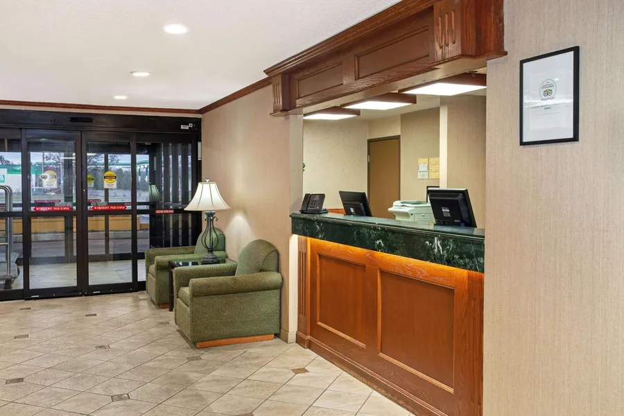 La Quinta Inn & Suites by Wyndham Stevens Point hotel detail image 2