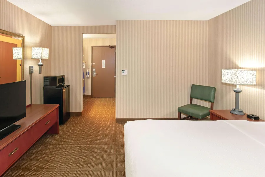 La Quinta Inn & Suites by Wyndham Stevens Point hotel detail image 6