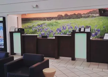 La Quinta Inn & Suites by Wyndham Kerrville hotel thumbnail 3