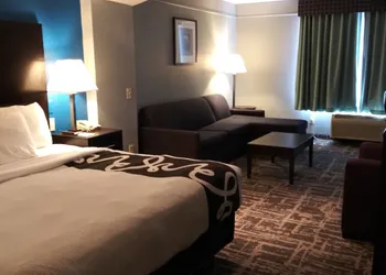 La Quinta Inn & Suites by Wyndham Kerrville hotel thumbnail 5