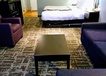 La Quinta Inn & Suites by Wyndham Kerrville hotel thumbnail 6