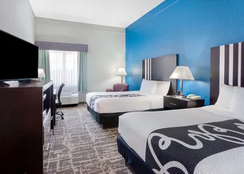 La Quinta Inn & Suites by Wyndham Kerrville hotel thumbnail 8